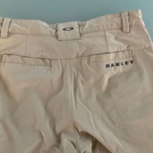 Oakley Boys Khaki Shorts, Size 28 or Youth Large
